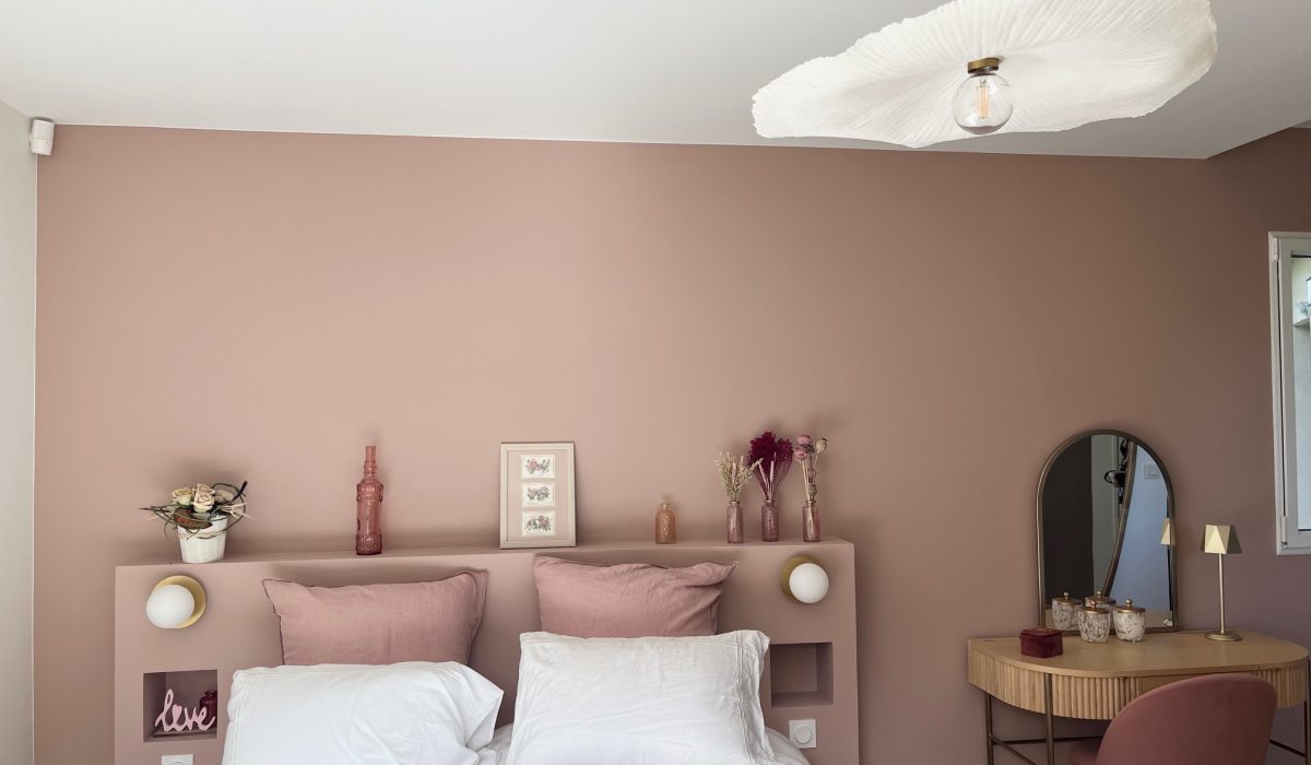Aménagement et décoration d'une chambre parentale à Bouchemaine -création d'une tête de lit